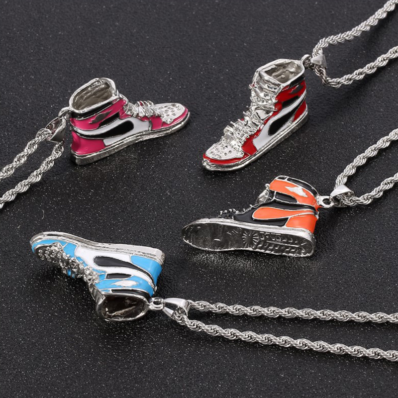 Fashion Street Singapore - Mini Collar con colgante de zapatilla