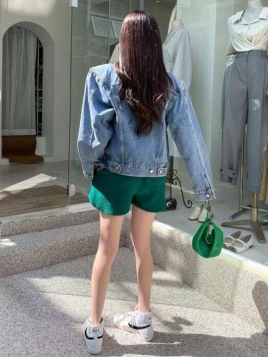 Chaqueta de Mezclilla Clásica  - Street Fashion Hong Kong reseña y precio