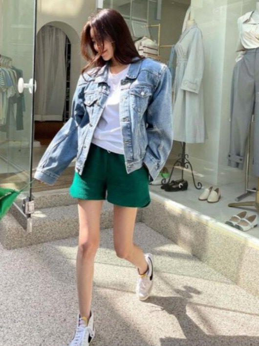 Chaqueta de Mezclilla Clásica  - Street Fashion Hong Kong reseña y precio