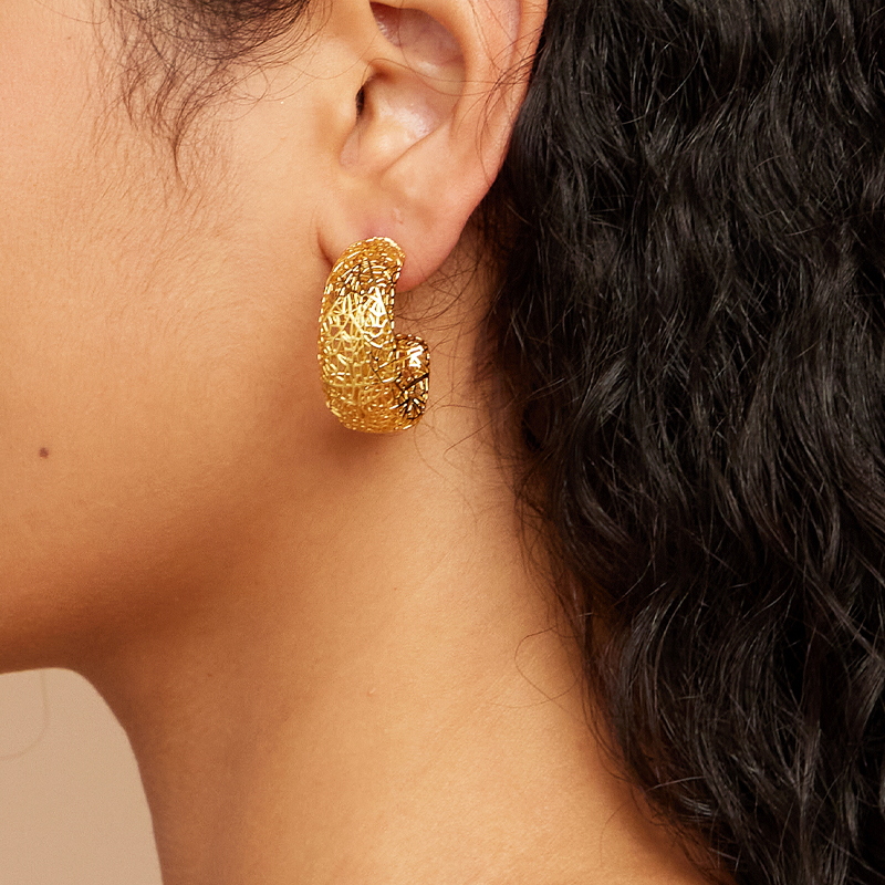Pendientes IVOG con forma de C - Street Fashion Website reseña y precio